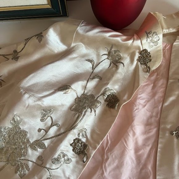 Gorgeous Traditional Pinkish-Beige Long Gown (SMALL) - Picture 4 of 8